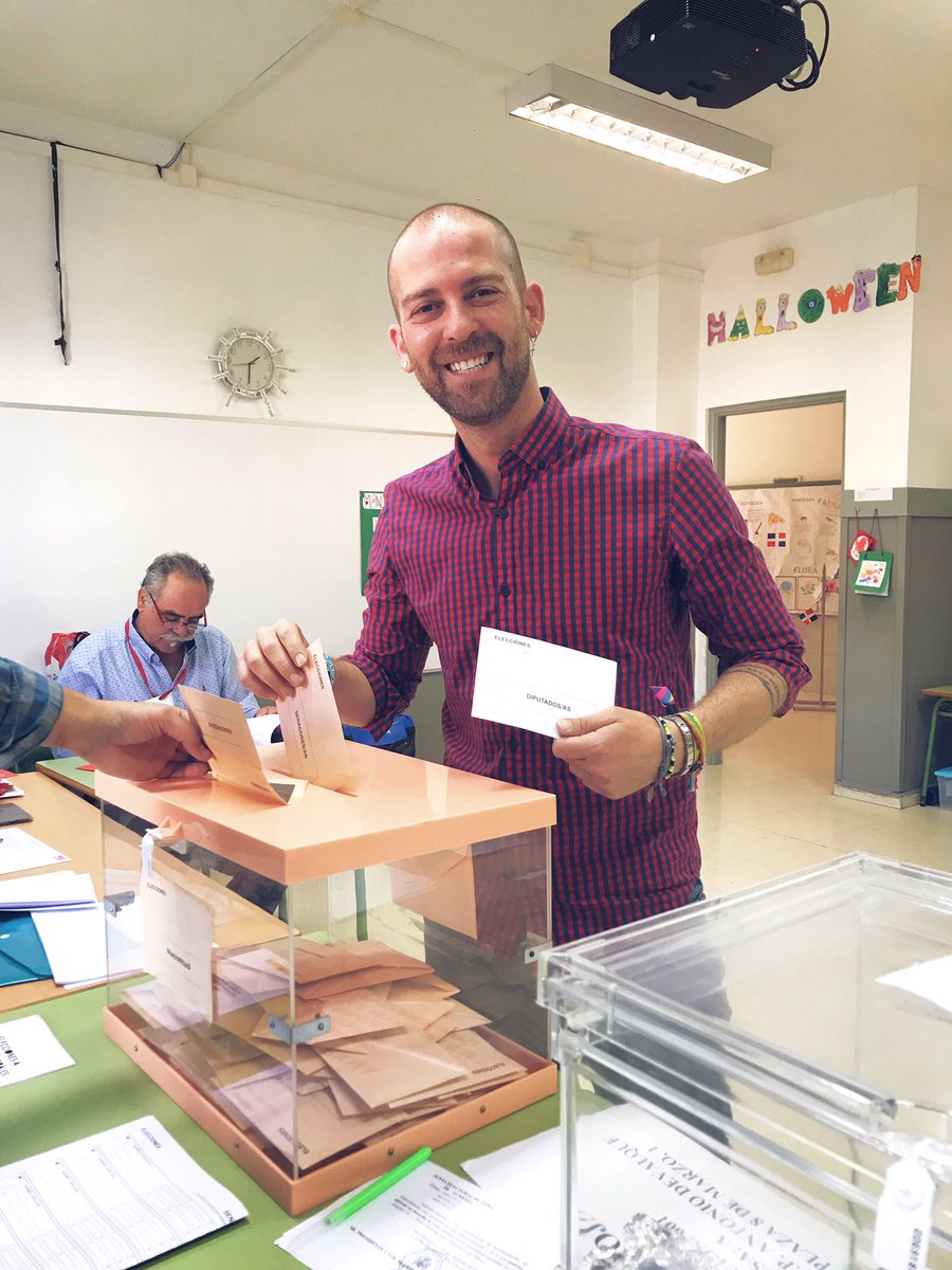 “Cuando los tiempos se ponen difíciles, no nos damos por vencidos, nos levantamos”. (Obama)

Voto por una España sin odio, contra la falsedad y la mentira. Voto a una España más social que mire al futuro y no al pasado. #YoVoto 
#EleccionesGenerales #RiojaAlmeria