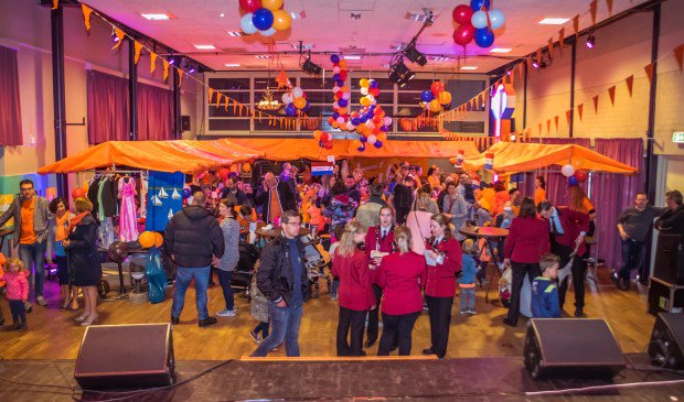 ZundertseBode's tweet photo. [FOTOALBUM] Zundert viert ook binnen ouderwets gezellige Koningsdag - https://t.co/7jiud49fLT https://t.co/IOsjDGTchG
