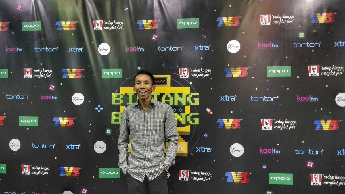 anagurlz87's tweet photo. Korang dah get ready belum nak layan Final Super Bintang Bersama Bintang 2019?! Get ready guys malam ni confirm pecah! Korang rasa siapa akan jadi juara dan bawa pulang RM100,000??? Tengok tau #BBB2019 pukul 9.00 malam ni di TV3!
#PropaRangers #LFProduction #lifestyleblogger https://t.co/T3AhlH7U87