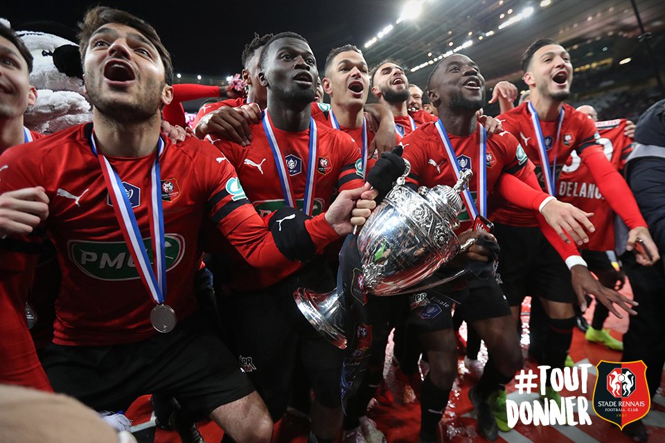 staderennais's tweet photo. [@coupedefrance] 🏆
💬🎙 « Fou ��, « Incroyable », « Extraordinaire », « Inexplicable », « Inoubliable »… les réactions des Rouge et Noir après la victoire ! 
➡ https://t.co/hDqv5jTWCO
---
#AllezRennes
#ToutDonner 💪🔴⚫ https://t.co/9Sj8sXxcQ8