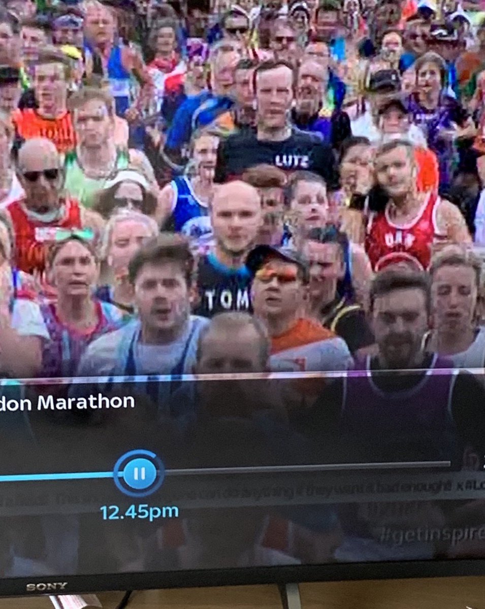 Labrador_Molly's tweet photo. Just spotted someone called Tom in the #LondonMarathon #LondonMarathon2019 #GetInspired running for @guidedogs @gdcampaigns #lifechanging #GDFamily #GDsOfTwitter @LondonMarathon Dont know him but obviously a legend ππ https://t.co/ysYnRa4fMW