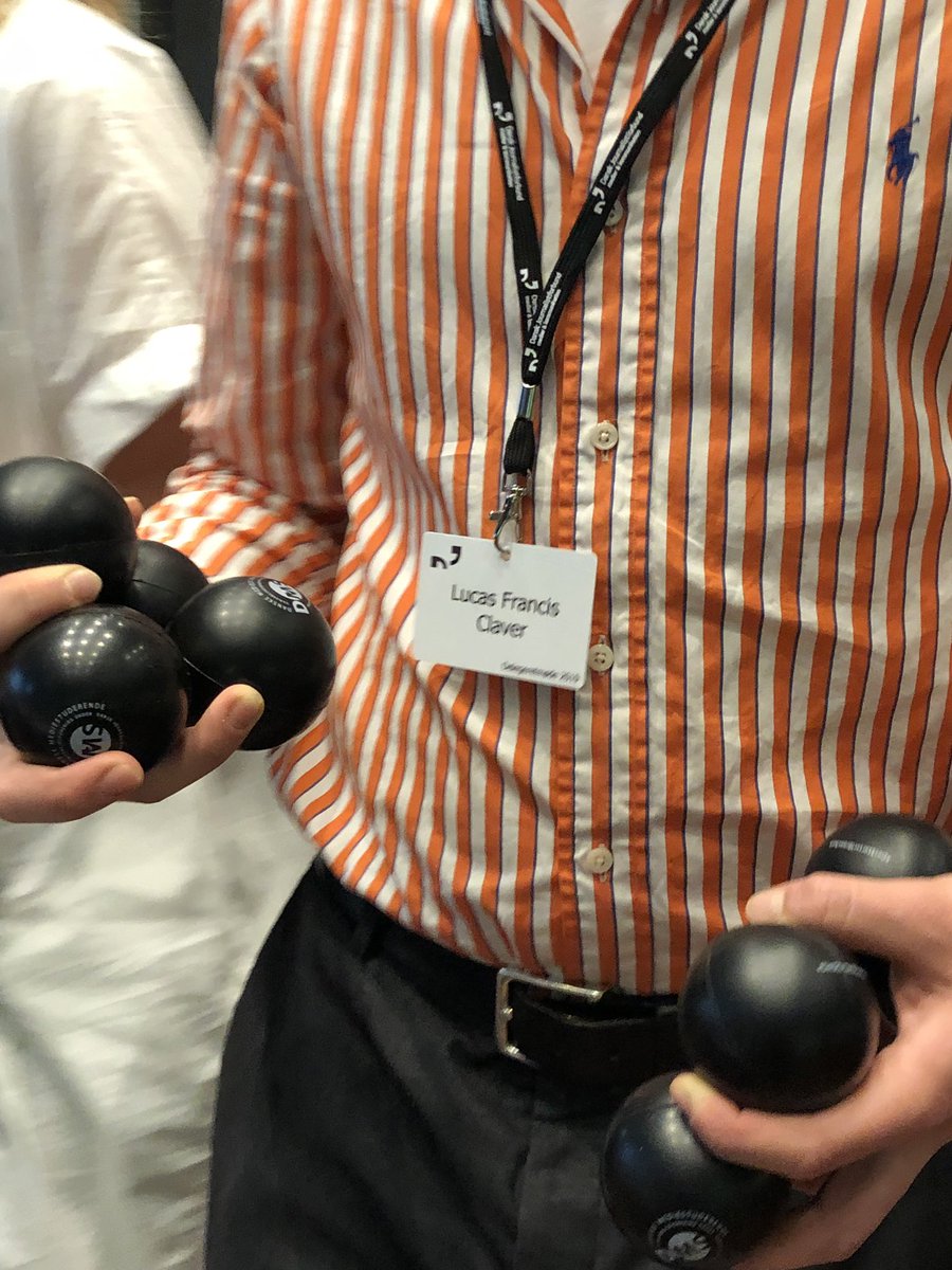 Hos DMS har vi netop uddelt antistress bolde til #delmøde19, med det vil vi skabe endnu mere opmærksomhed på trivsel. Vi glæder os til <a href="/_sararud/">Sara Rud</a> oplæg og håber på en god og saglig debat. #detstarteribranchen