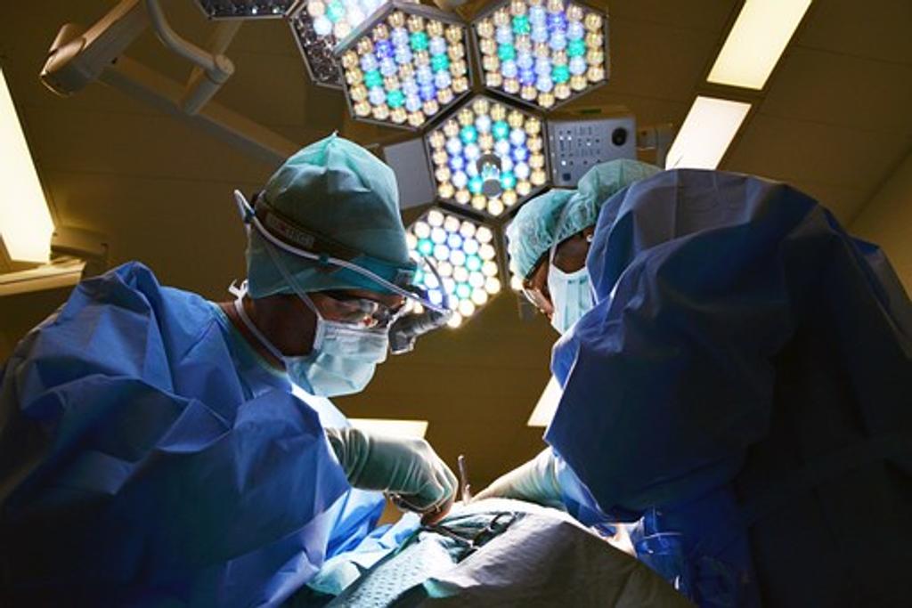 AifinityHolding's tweet image. How Augmented reality tools help Doctors twi.li/lBvD6d #AugmentedReality #Doctors #i2tutorials