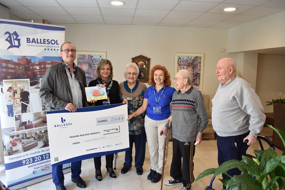 GrupoBallesol's tweet photo. Ballesol Salamanca hace entrega de un #chequesolidario de todo lo recaudado con la venta de nuestro libro de Poesías y las manualidades de nuestros talleres de #laborterapia a @PYFANO https://t.co/T0wBoDeg9B