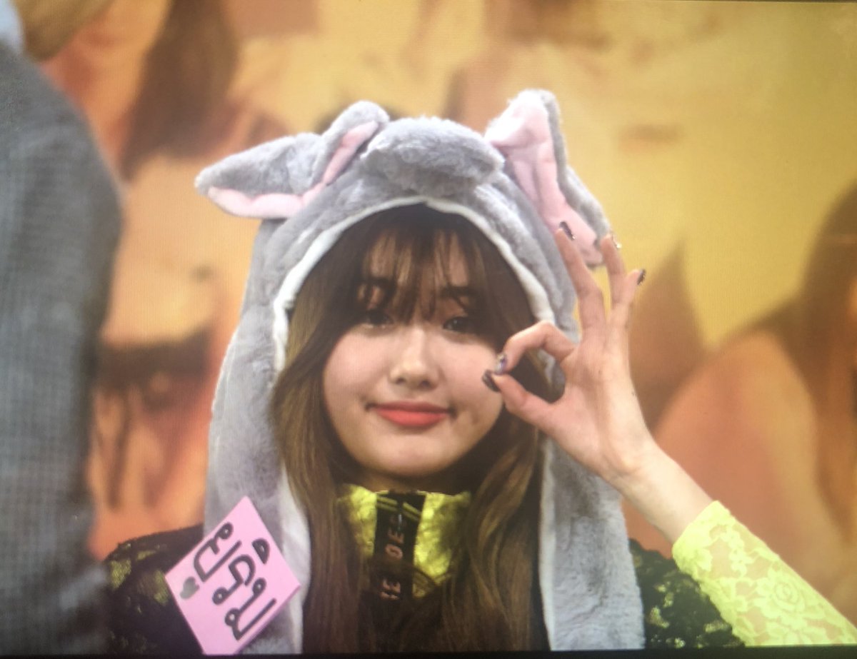 EG_Aisha's tweet photo. 190428 마지막 팬사인회 프리뷰

처음 만난 순간까지 기억해줘서 고마워

#에버글로우 #EVERGLOW #AISHA #아샤 #허유림 https://t.co/23bNJFfnUZ