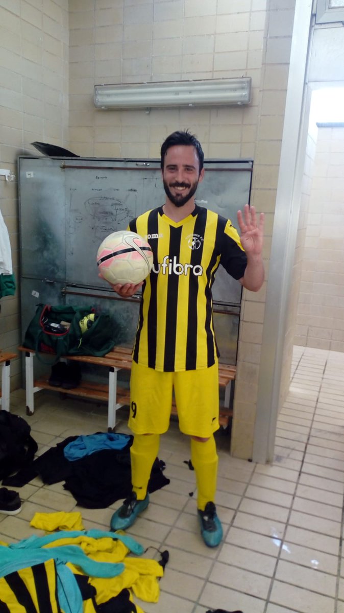 markos_nuko's tweet photo. @TartessosFC 4 goles hoy para ganar al decano y adelantarles..no suelo escribir por aki pero hoy me he lanzado⚽️⚽️⚽️⚽️���
#interfutbol #futbolveteranos #futbol https://t.co/k0P3vkC6d8