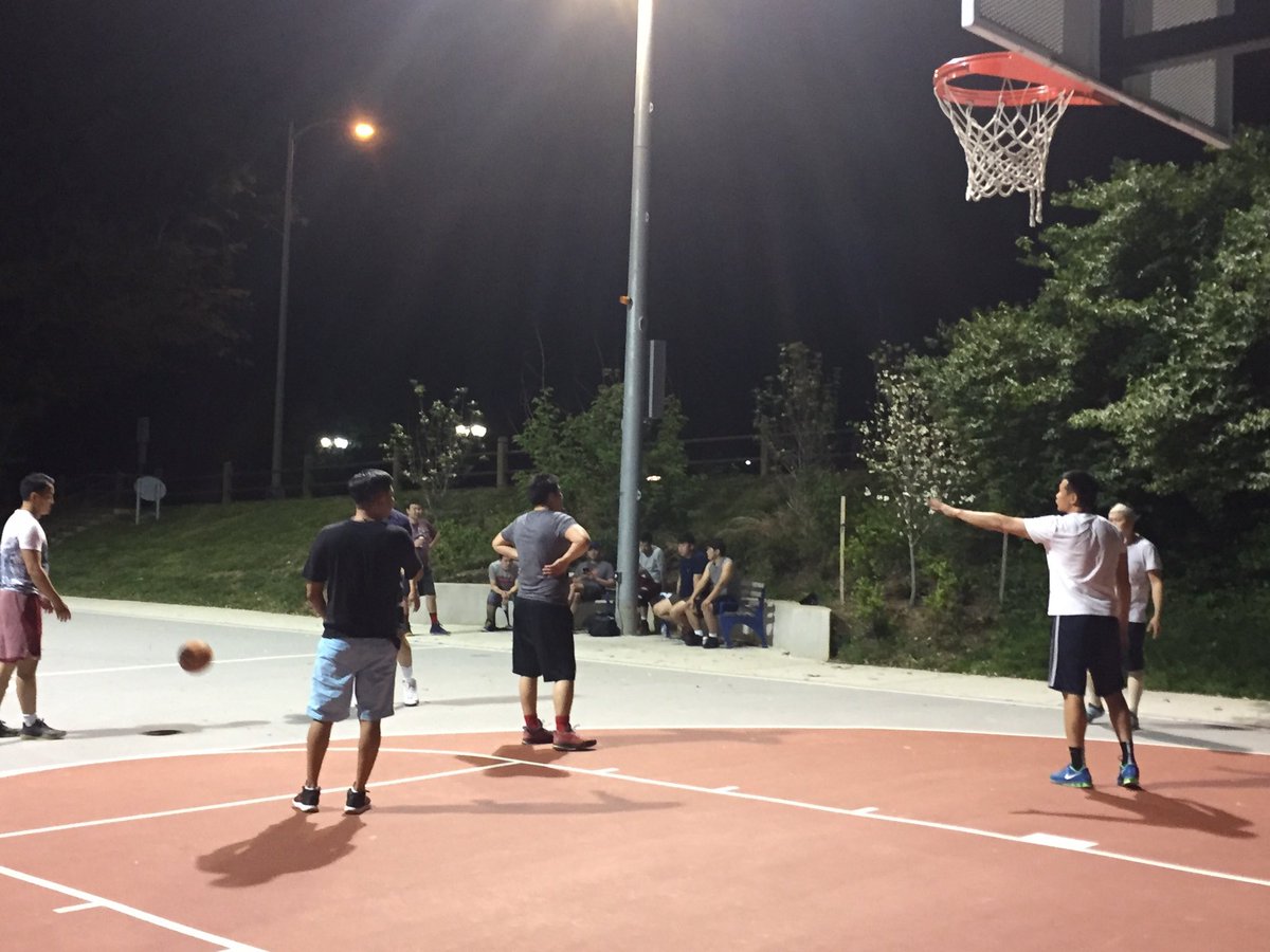 АНУ-д залуус жинхэнэ хүсэл мөрөөдлөөрөө амьдардаг. Минималист ч байхыг хичээдэг. Угаасаа ч амьдралын шаардлага нь тийм. Мөнгөний эрх чөлөөг олвол тэр нь тэгээд өөр асуудал биз. 😅