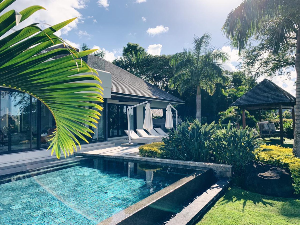 DiscoverMaurit's tweet photo. Lounge, read a book or soak under the Mauritian sun. #Wakeupwithfs in one of our Four Bedroom Residence Villa.
#FourSeasons #Mauritius #FSResidences #FamilyTravel https://t.co/aQUGnzAwGW https://t.co/88cPBjebxo