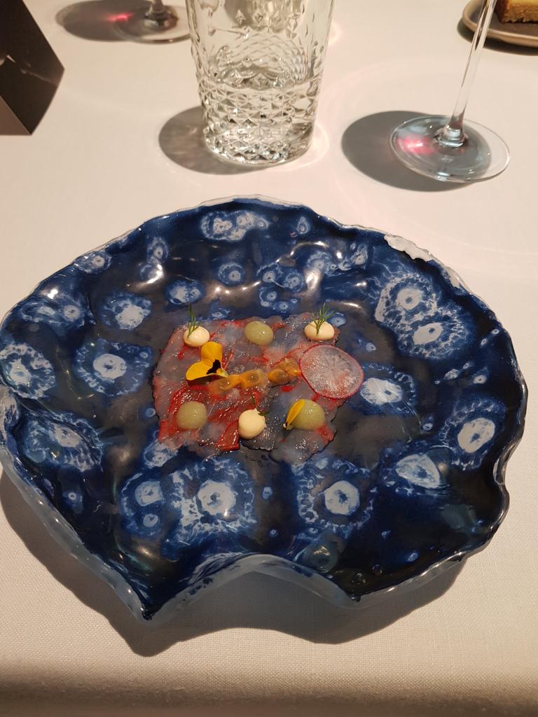 GuiaMichelin_ES's tweet image. Carpaccio de carabineros, Corvina con salsa de callos… Cocina de vanguardia, de mercado y de raíces gallegas preparada con dedicación y esmero por @LuaManuel en el restaurante @lua_madrid. 1 #EstrellasMichelin #GuiaMichelin #Madrid