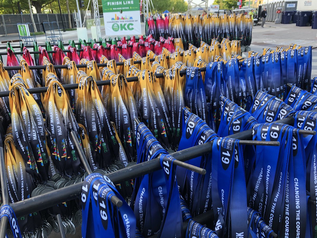 lzhengtv's tweet image. At the finish line, volunteers are ready to hand out medals to runners @kfor #kfor4 #okcmarathon