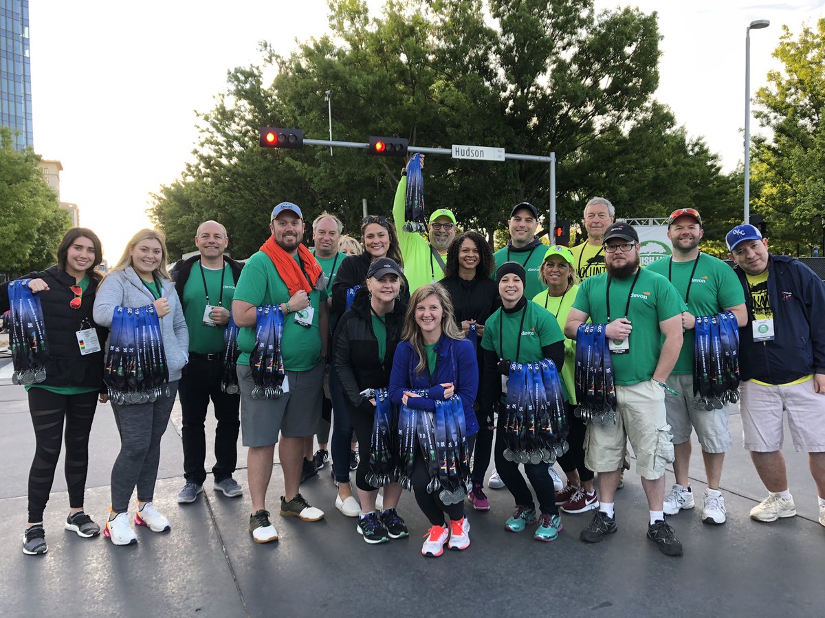 lzhengtv's tweet image. At the finish line, volunteers are ready to hand out medals to runners @kfor #kfor4 #okcmarathon