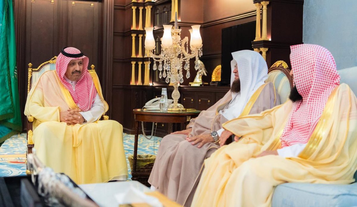 سمو #أمير_منطقة_الباحة الامير الدكتور #حسام_بن_سعود يستقبل مدير عام فرع #هيئة_الأمر_بالمعروف_والنهي_عن_المنكر بالمنطقة المعين حديثا الشيخ وسام القاسم