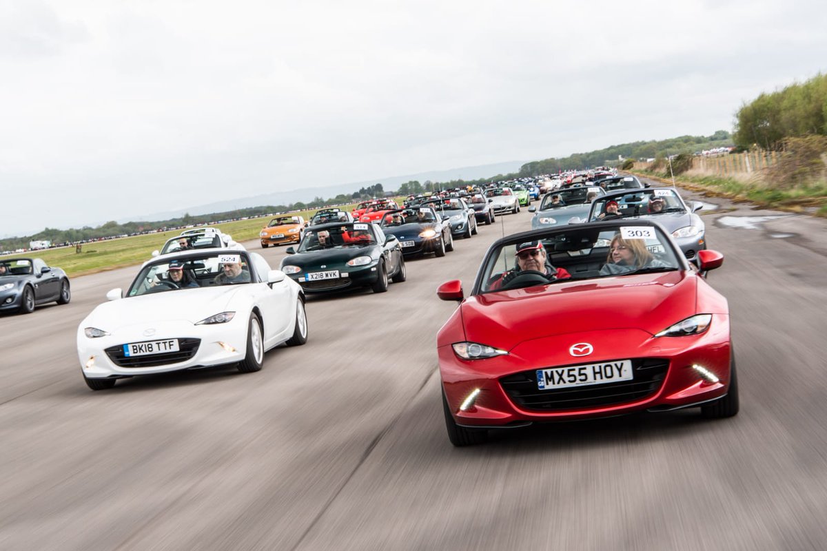 Mazda_UK's tweet image. More than 1000 Mazdas, driving into the record books. #SpringRally