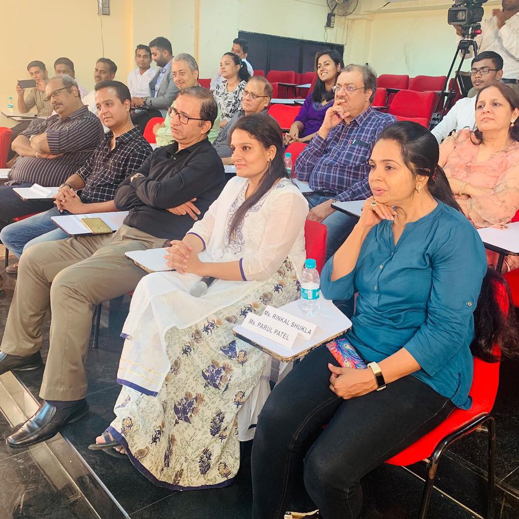 Rinkalshukla's tweet image. What a legendary actor Mr. Kurush Deboo is, known as Mr. Rustom Pavri in Munnabhai MBBS,nominated for National Award &amp;amp; Canadian Genie Award for his performances. His inspiring speech at KANDOR Public Speaking Event made us restore our faith in humanity.#leadership #confidence