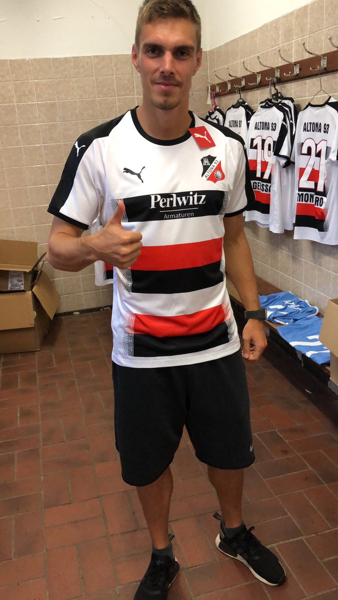 AltonaerFC1893's tweet photo. 38. Spielminute: Capitano on fire Part II - 0:2 per Foulelfer (an Vojtenko) - Saisontor 20 - MARCO SCHULTZ!!! #OLHH #B08A93 ⚫⚪♥️🙌 https://t.co/fvu3emFZiC