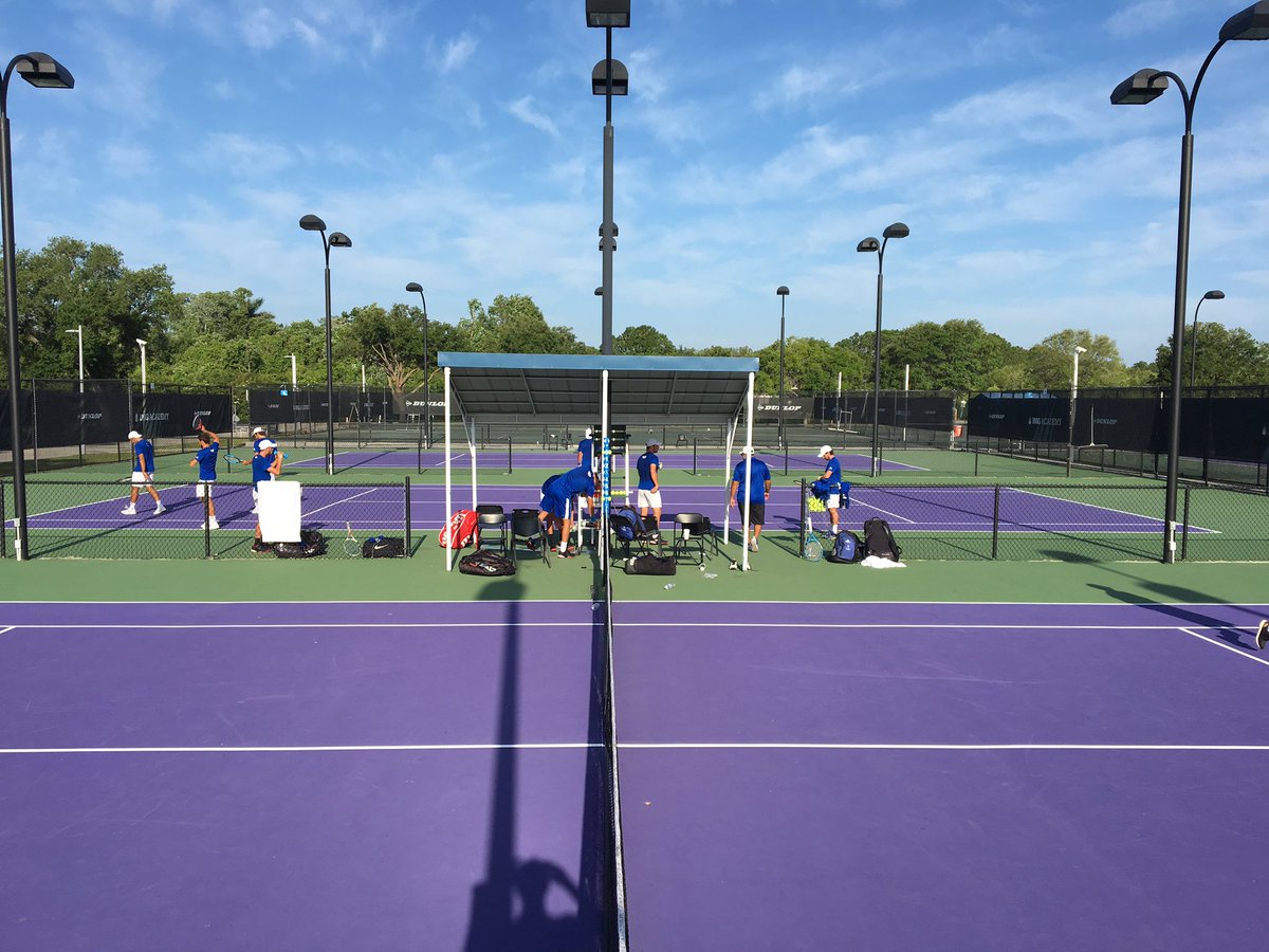 Lynn_Knights's tweet photo. Beautiful day to chase a couple #SSCTennis ๐ ๐ https://t.co/tKyOYxw7QB