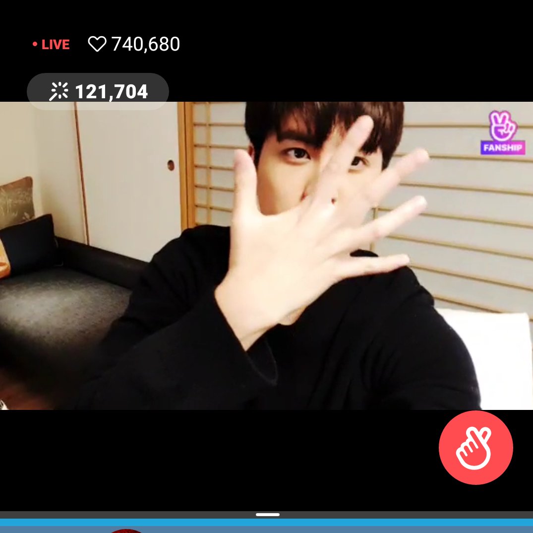 SyiqahR's tweet photo. Omg 😍😍😍 ... this is for you @doublebsoftie from @bin_gf .. haha #CHANWOO #iKON @YG_iKONIC #beautifulhand https://t.co/OC4zx6Dz6K