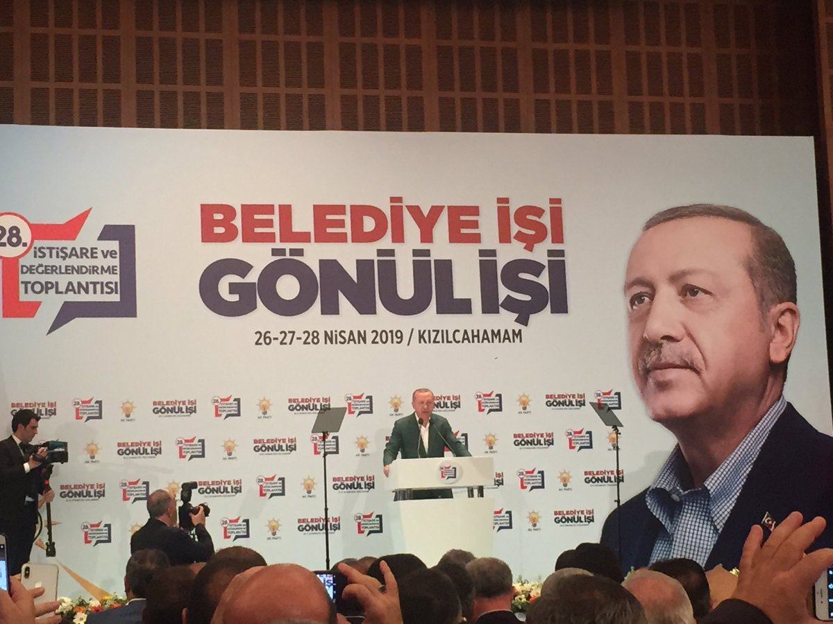 28. İstişare ve Değerlendirme Toplantımızın kapanış programı Cumhurbaşkanımız, Genel Başkanımız Sayın <a href="/RT_Erdogan/">rt_erdogan</a>’ın katılımıyla başladı. 

#BelediyeİşiGönülİşi