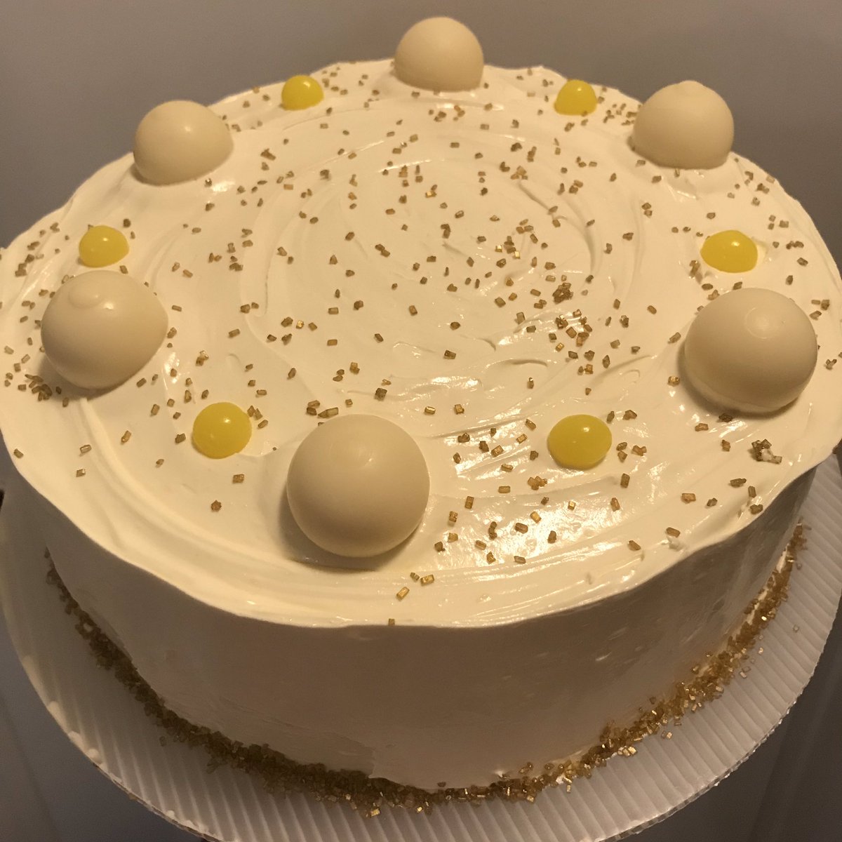 TstyGrl's tweet image. Mama Goose and her chickies☀️ 
#springishere #lemoncake #lemoncupcakes #birthdaycake #celebrationcake #homebaker