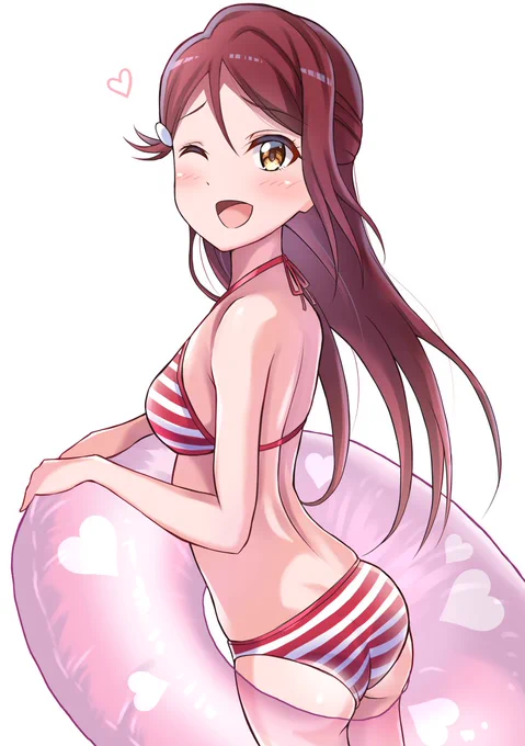 水着のお尻ちっちゃ内梨子ちゃん 
