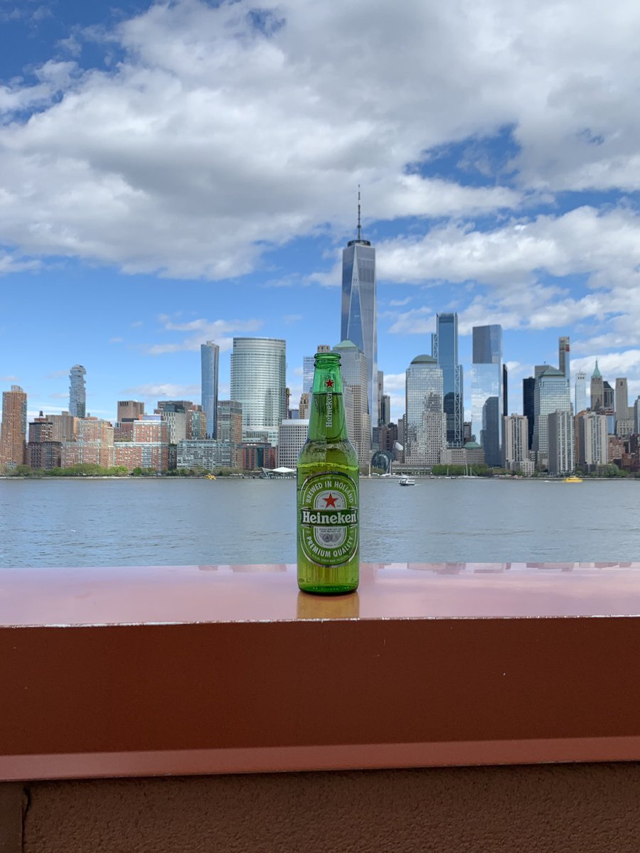 SmithMarleen's tweet photo. Ik heb de skyline nog een stukje mooier gemaakt #heineken #newyork https://t.co/Leylwc5lN9