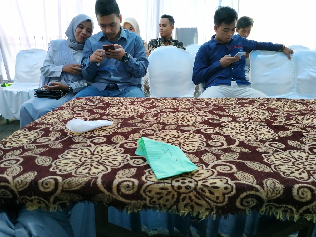 *Sebentar lagi mau bulan puasa, dan lebaran akan ada pertanyaan lagi*

Aku : ....