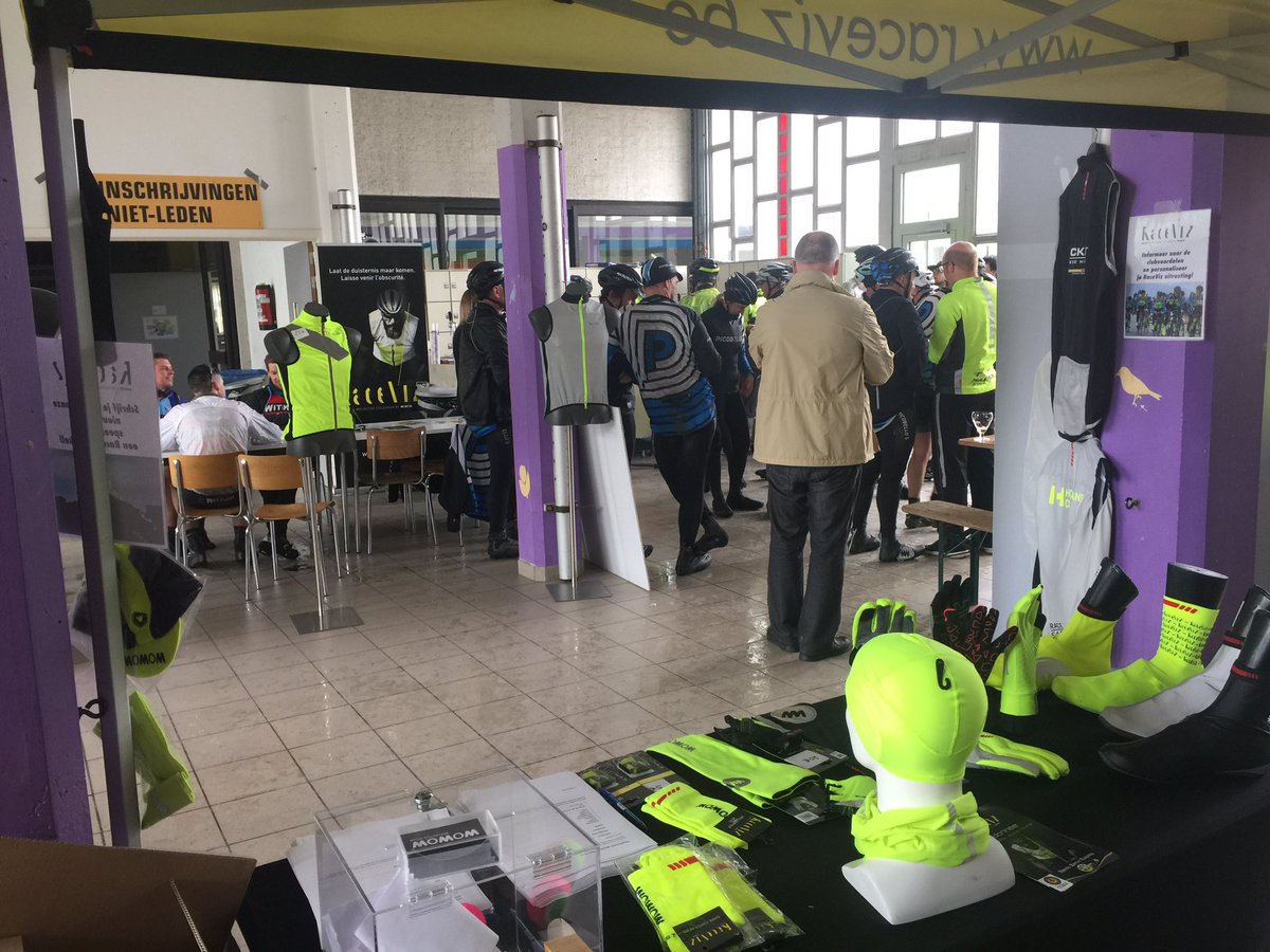 Bedankt aan iedereen die het slechte weer trotseerde tijdens de RaceViz Classic in Ninove💪 
#raceviz #wielertoerisme #hiviz #roadsafety #beseen #safecycling