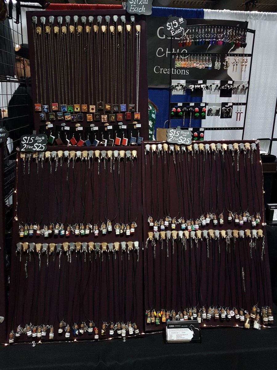 GEEKchic_create's tweet photo. Potions, and poisons, and bloods, oh my! Last day of the #CalgaryExpo2019 starts at 9:30am for VIPs. Come get your witchy, nerdy, and geeky supplies today! Dragons and wyverns are looking for forever homes! 

#wyverneggs #bottlenecklace #bottlejewellery #GEEKChicCreations https://t.co/HiYnfRC8UI
