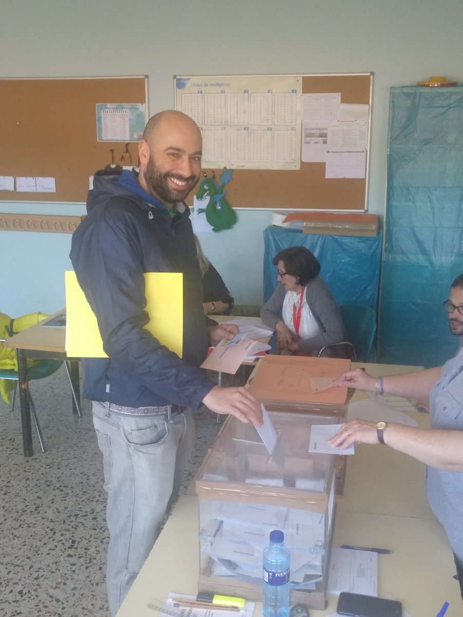 andechaastur's tweet photo. Pesia toles torgues, continúen votando los candidatos d'Andecha Astur. Mariu Arbesú en Noreña #Ye7 https://t.co/Uv1uER2JoN