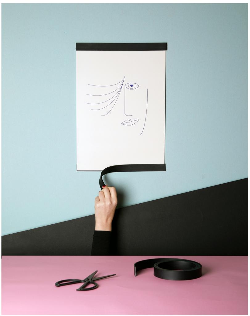 aprilandthebear's tweet image. Essentially this magnetic roll is cut to size, it sticks to almost* all surfaces (including glass) and you can reuse it. I know right? Where have you been all my life! 

#cuttofitframe #framing #magneticframes #anysizeframes #anysizeframe #stickstoglassframe #posterframe