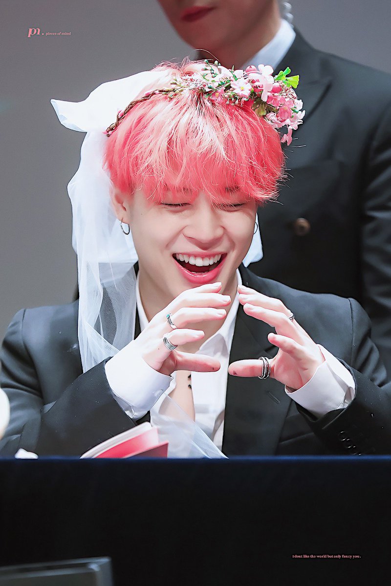 Miti_DMT's tweet photo. Ok sẵn sàng rước dâu 🍓 
#JIMIN
#BBMAsTopSocial BTS @BTS_twt https://t.co/VONLTiWb29