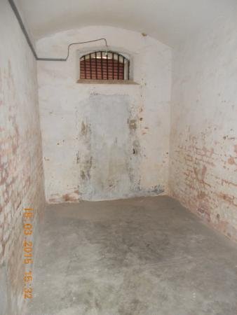 iyer_rn's tweet photo. @rishibagree @JhaSanjay Luxurious Jail where Nehru was lodged v/s  Veer  Savarkar's  in Cellular Prison. @ShefVaidya @sagenaradamuni @jspandey_ #ModiAaneWalaHai #ModiHaiToVikasHai https://t.co/mpyt607U9d