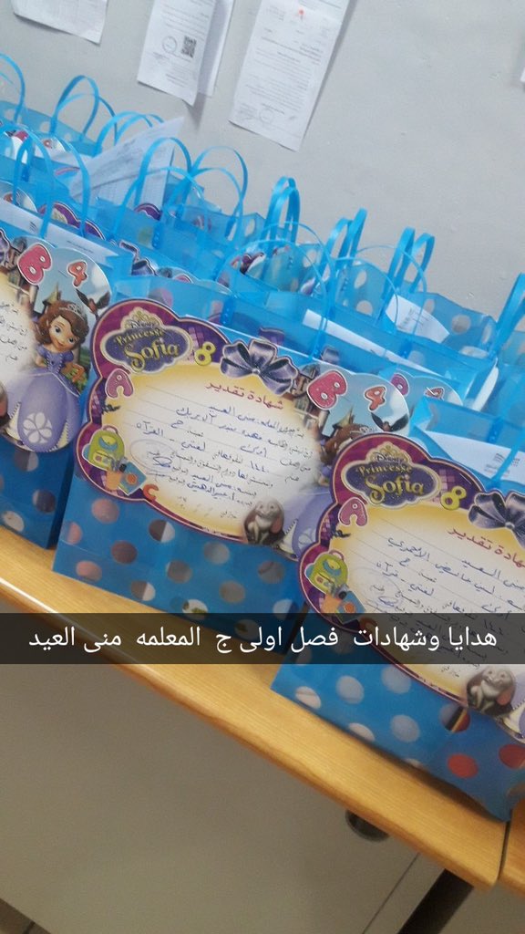 185_school's tweet photo. تكريم الطالبات المتفوقات من معلماتهن جزاهم الله خير https://t.co/wizB7FMacw