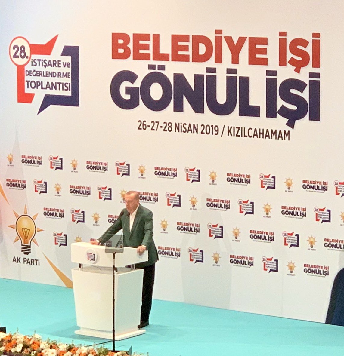 Emrullah_Gur's tweet photo. Cumhurbaşkanımız ve Genel Başkanımız Sayın @RTErdogan 28. İstişare ve Değerlendirme Toplantısı kapanışında konuşmalarını gerçekleştiriyor. #GönülBelediyeciliğiKampı https://t.co/btM3eTo5Gm