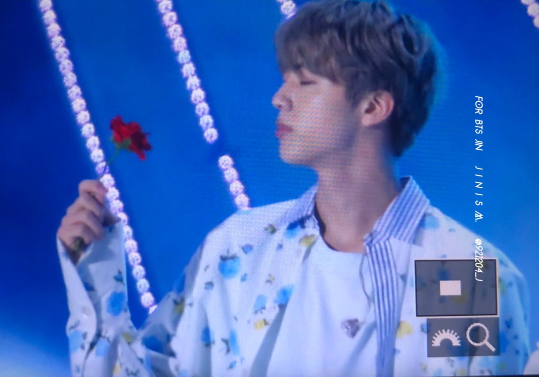921204_J's tweet photo. 190428 광주
#석진 #석찌니 #진 #JIN
다시....😅 꽃 같은 석찌니 🌹
#BBMAsTopSocial BTS @BTS_twt https://t.co/YQy7fUaAjW