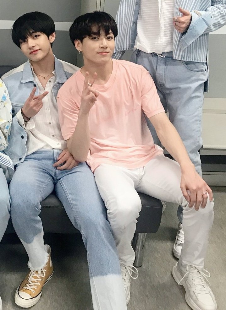 lovealwayskv's tweet photo. Babies ☺️😚💕🌷🌹🌺🌻🌼🥀❤️

🐰🐯#Taekook #KookV #뷔국 #국뷔 https://t.co/7PWDD8dqlM