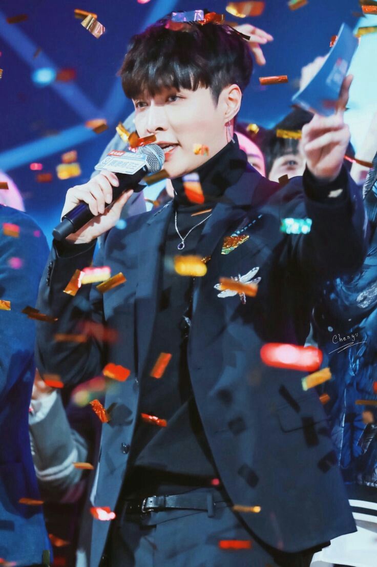 yourfirstl0v3's tweet photo. наш барашек 😭😭😭скучаем #BBMAsTopSociaI EXO @weareoneEXO https://t.co/jwEHpAgPdK