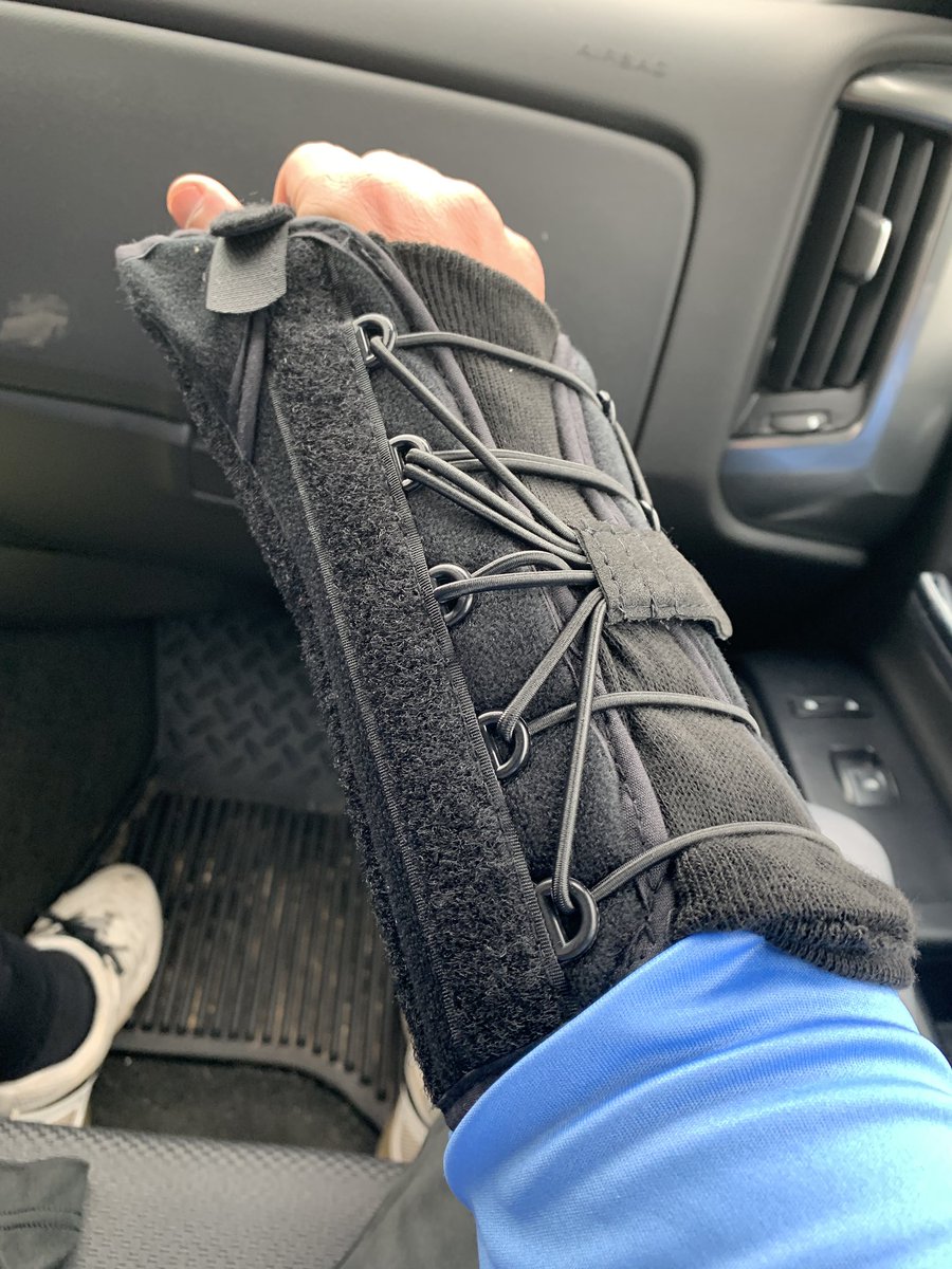 Ben2b23's tweet image. Saturday’s are for the boys... and for dislocating your thumb apparently. #softballsaturdays #ouch #dislocated