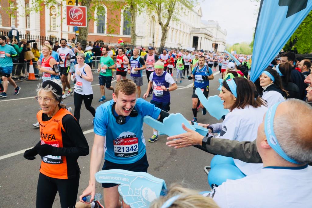 heads_together's tweet photo. We couldn’t feel prouder seeing #TeamHeadsTogether take on the @LondonMarathon. They’ve put in months of training & fundraising to make sure that nobody struggling with their mental health feels alone. https://t.co/Y4okQL69SC