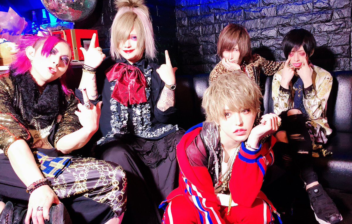 自主盤倶楽部 The Raid 本日bar ハート 様にて 7 23発売single 神様なんで 対象予約会アウトストアイベントを開催しました 衣装は 歌舞伎町レイニー にてご出演でした 沢山のご来場頂きましてありがとうございました 5 4 土 祝 に開催され