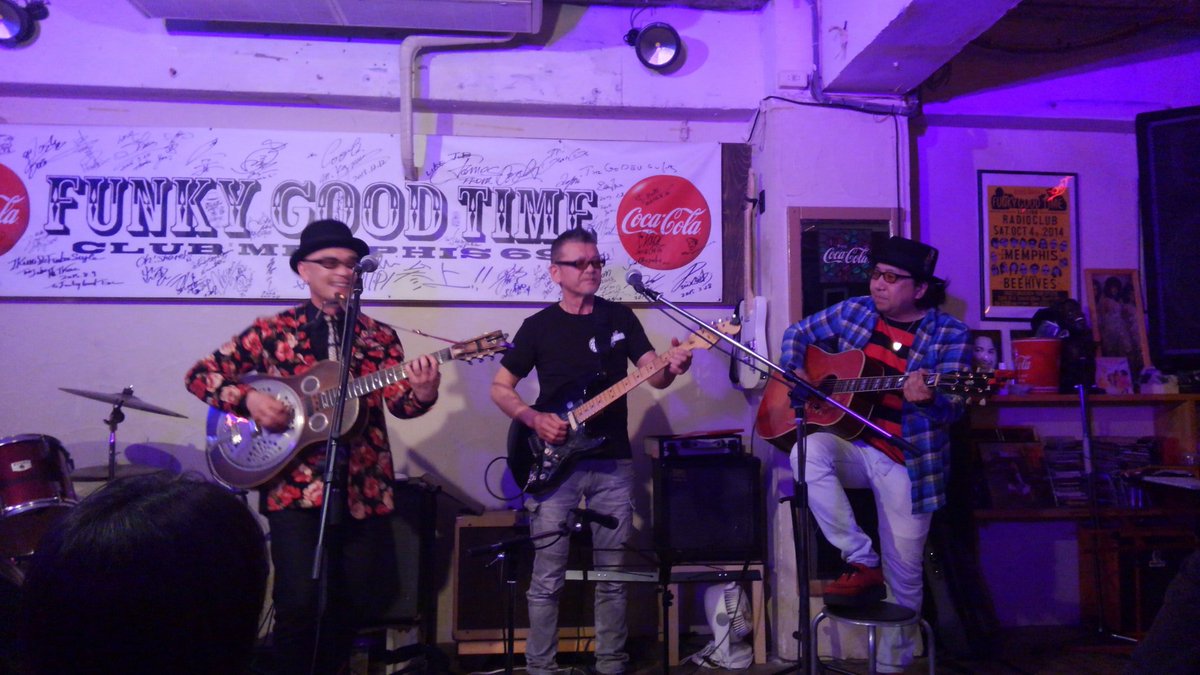 AYANO44791952's tweet image. 本日岡崎FUNKY GOOD TIMEにて…

加藤MAAさん、アコジプのLiveに来たよー🙋ゲストもありありで楽しいLiveでした!!!!

そして久々地元のバンド仲間とともに…🍻

#加藤MAA #FUNKYGOODTIME