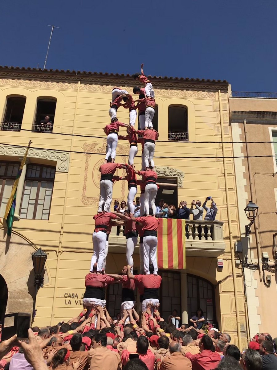 collavella_EN's tweet photo. This morning we were in Riudoms, where we completed our first double-based 2of8, and 5of8 of the season, as well as a 4of8. #HumanTowers #castellers https://t.co/UrhQKbnlnQ