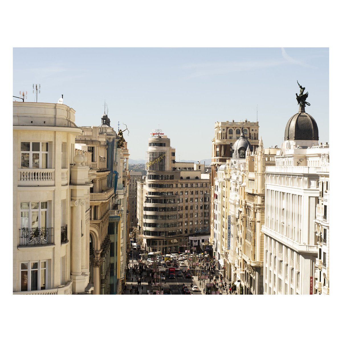 Lo mejor de trabajar en <a href="/picalagartosmad/">Picalagartos</a> son estas vistas de #GranViaMadrid / The best thing of working in <a href="/picalagartosmad/">Picalagartos</a> is the amazing views of #GranVía 🖤