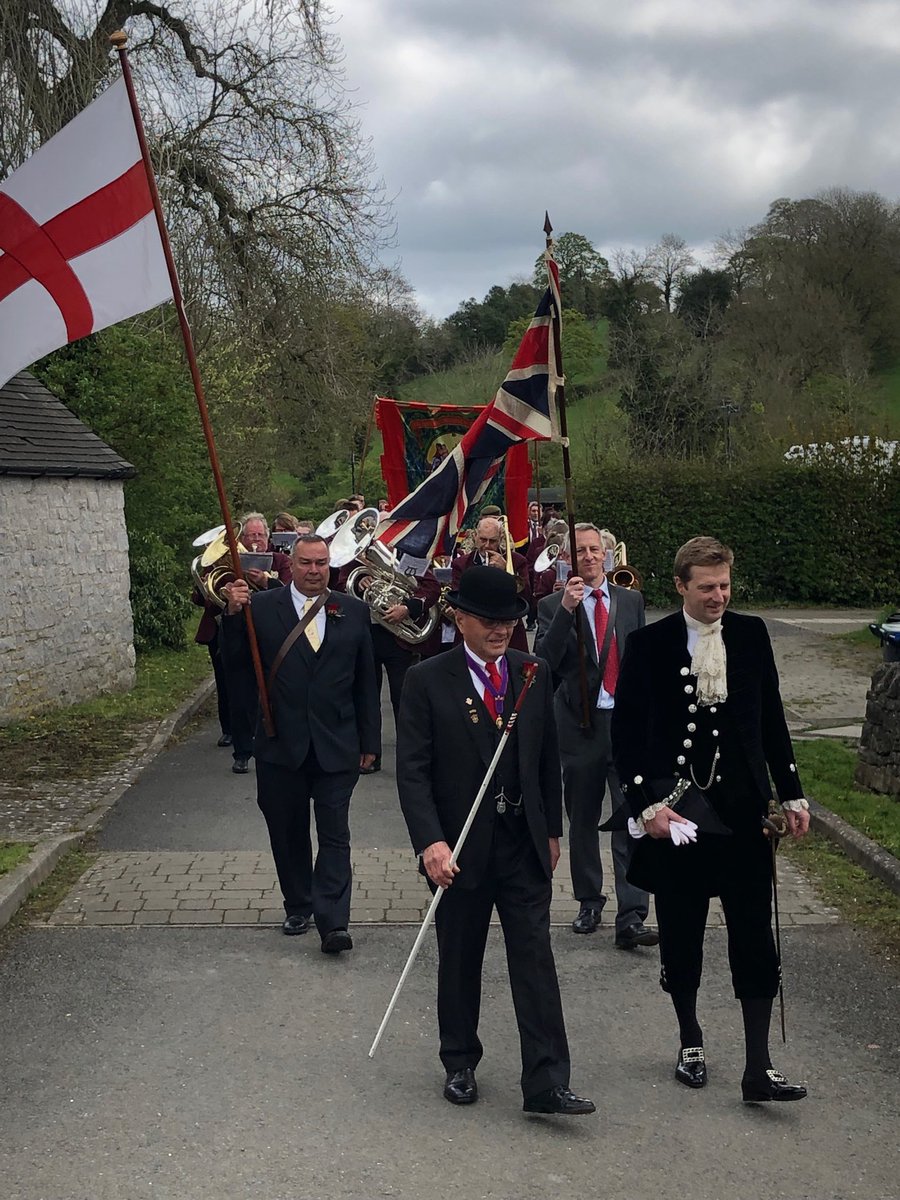 Leading the St George’s Day Parade at Parwich our new High Sheriff ⁦<a href="/DerbyshireHS/">Derbyshire High Sheriff</a>⁩ ⁦<a href="/ChatsworthHouse/">Chatsworth</a>⁩ #uniqueposition #uniquepeak