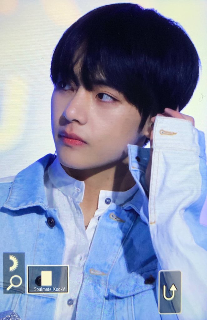 fadilla_ningrum's tweet photo. my dilan😍😘
.
.
.
.
.
#taehyung 
#BoyWithLuv7thWin 
#BTSV

#BBMAsTopSocial BTS @BTS_twt https://t.co/D2ZguAvVUW