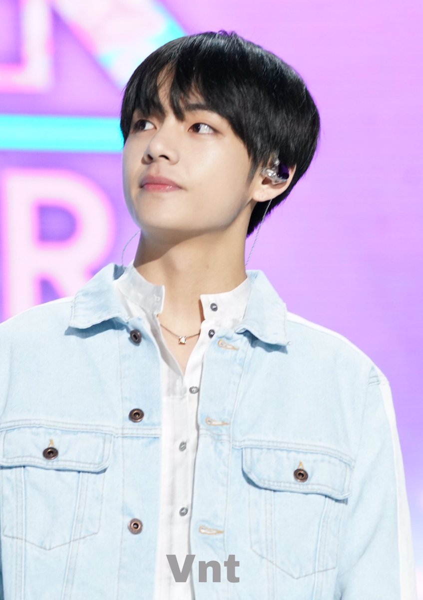 fadilla_ningrum's tweet photo. my dilan😍😘
.
.
.
.
.
#taehyung 
#BoyWithLuv7thWin 
#BTSV

#BBMAsTopSocial BTS @BTS_twt https://t.co/D2ZguAvVUW