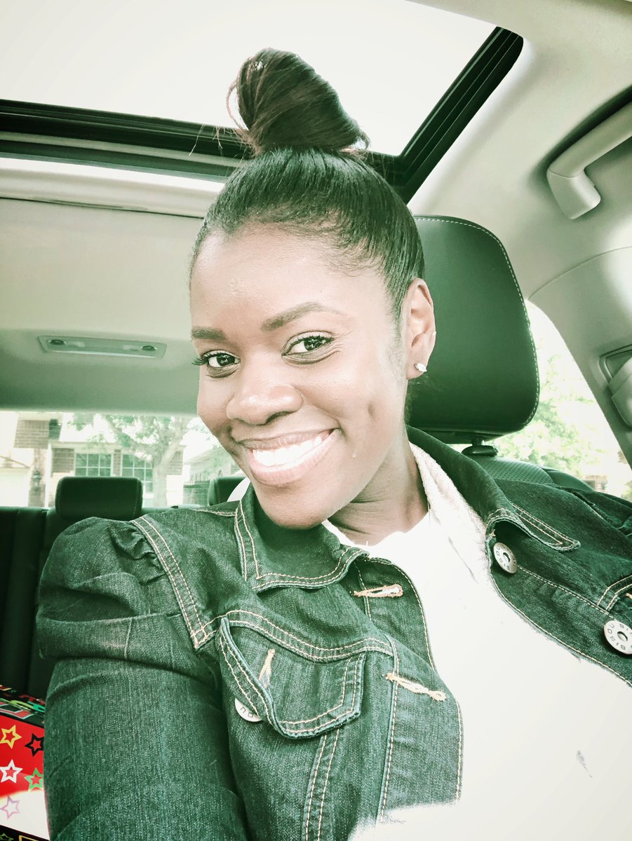 MsSCMiller1's tweet image. Flashing the dimple #smile #dimple