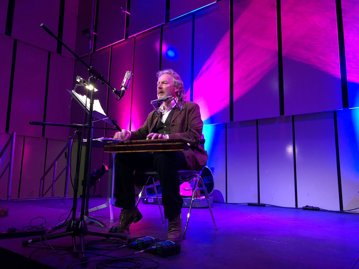 frtheWhiteHouse's tweet photo. Thanks @lpoolacoustic for great photos of master storyteller in song @regmeuross's special solo show @liverpoolphil: 2 powerful #songcycles each centred around a prominent political activist: #LillianBilocca 12 Silk Handkerchiefs & #WoodyGuthrie Deportees https://t.co/59UQmQ5pnC https://t.co/FwfKFoF65l