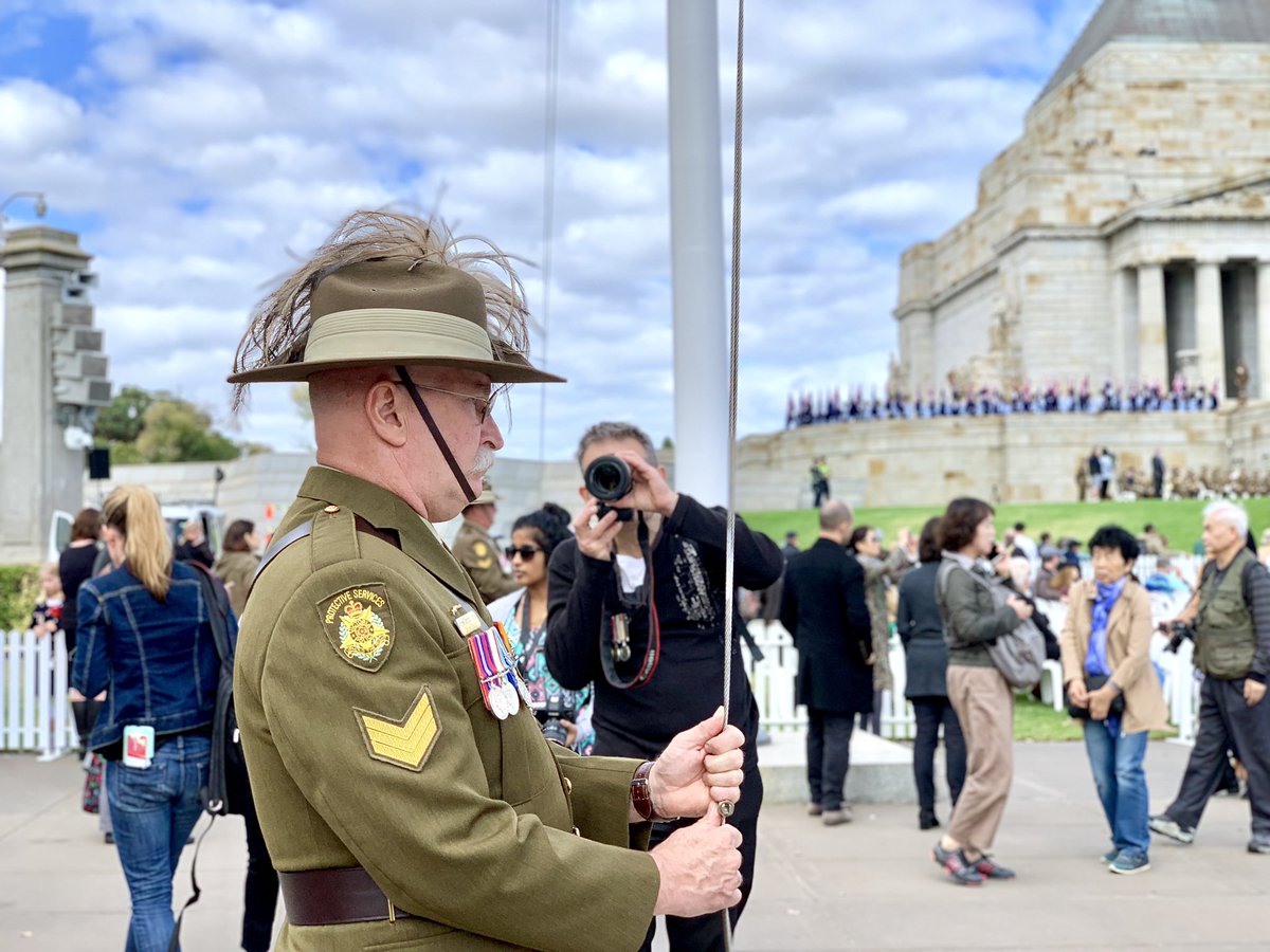 peng_vivid's tweet photo. ANZAC in Melbourne https://t.co/QLmCNiiTSa