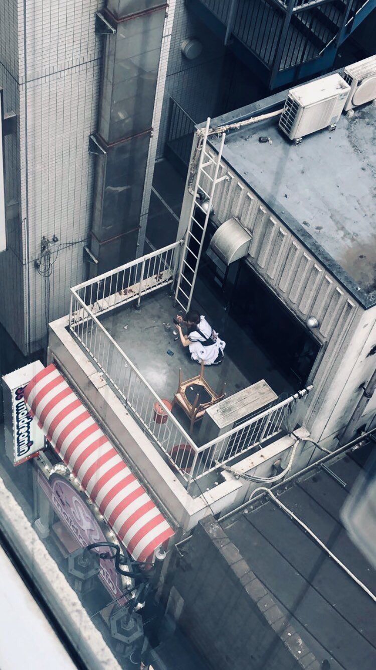 Akbタウン Akb48 最速ニュース速報 Pa Twitter 炎上 メイド喫茶のメイドさん 屋上でこっそりヤンキー座りでタバコを吸ってる姿を激写ｗｗｗｗｗｗｗｗｗｗｗｗｗｗｗｗ Https T Co 6srs0x2zkh